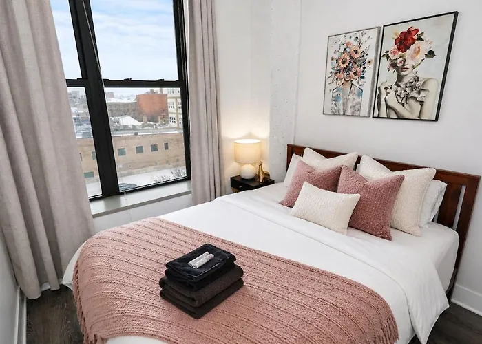South Loop 2br Corner Unit With Natural Light, Optional Parking And Guest Access Near Downtown And Mccormick Place *