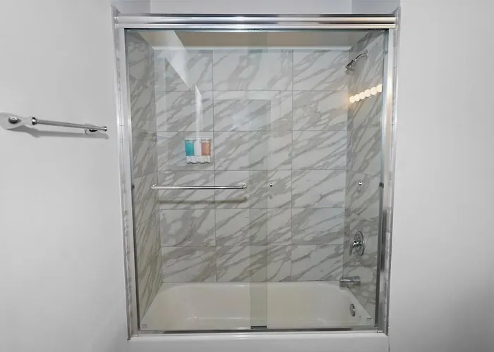 South Loop 2br Corner Unit With Natural Light, Optional Parking And Guest Access Near Downtown And Mccormick Place *